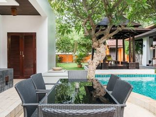 À louer et à vendre 4 chambres villa à Bang Lamung, Chonburi