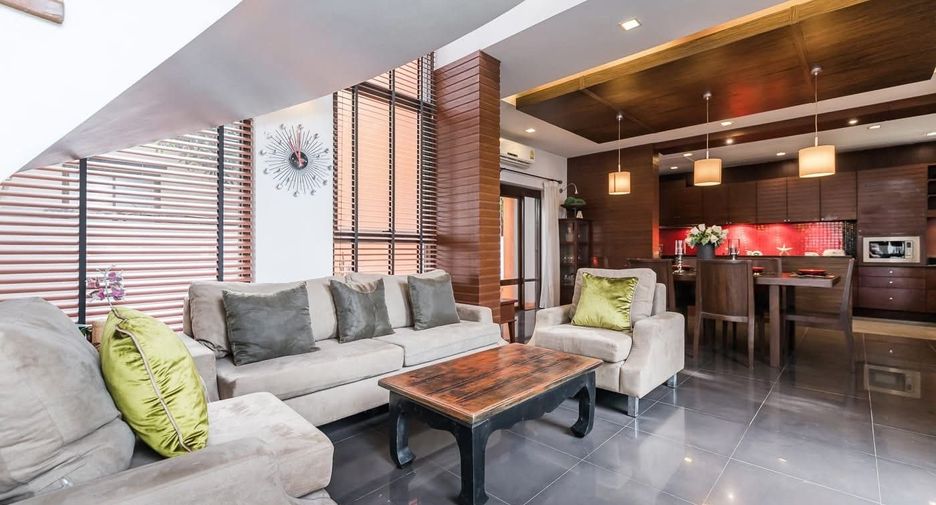 À vendre et à louer 4 chambres villa à Bang Lamung, Chonburi