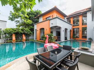 À louer et à vendre 4 chambres villa à Bang Lamung, Chonburi