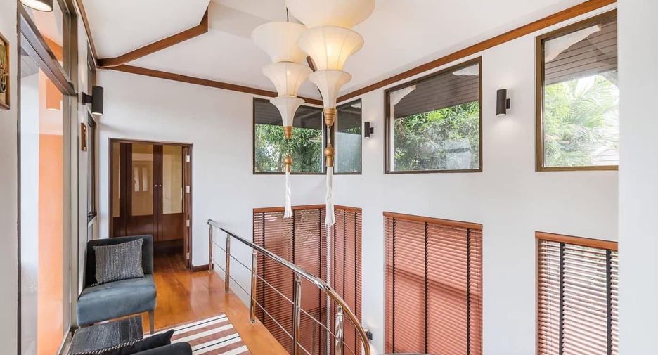 À vendre et à louer 4 chambres villa à Bang Lamung, Chonburi