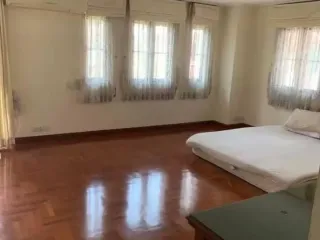 For rent 4 bedrooms townhouse in Watthana, Bangkok
