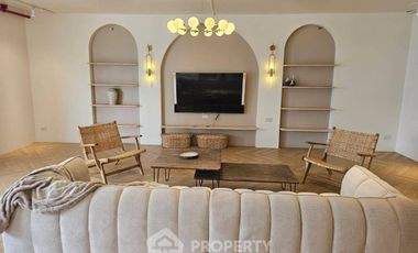 For rent 3 bedrooms condo in Khlong Toei, Bangkok