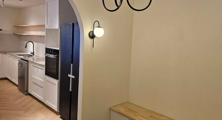 For rent 3 bedrooms condo in Khlong Toei, Bangkok