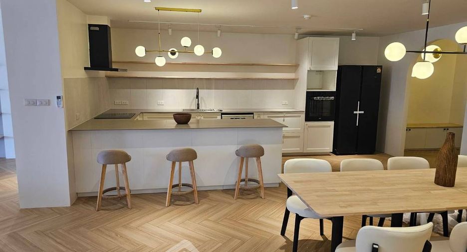 For rent 3 bedrooms condo in Khlong Toei, Bangkok