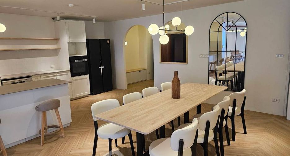 For rent 3 bedrooms condo in Khlong Toei, Bangkok