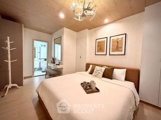 For rent 3 bedrooms condo in Huai Khwang, Bangkok