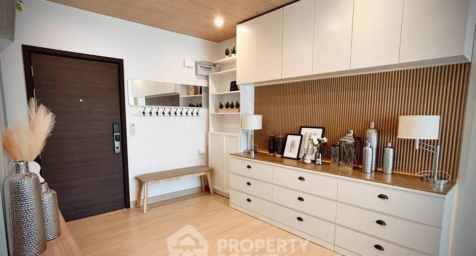 For rent 3 bedrooms condo in Huai Khwang, Bangkok