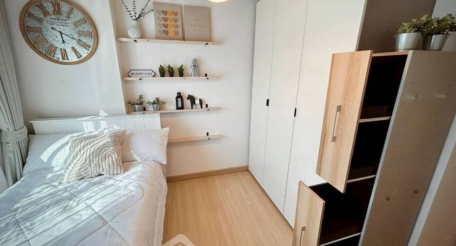 For rent 3 bedrooms condo in Huai Khwang, Bangkok