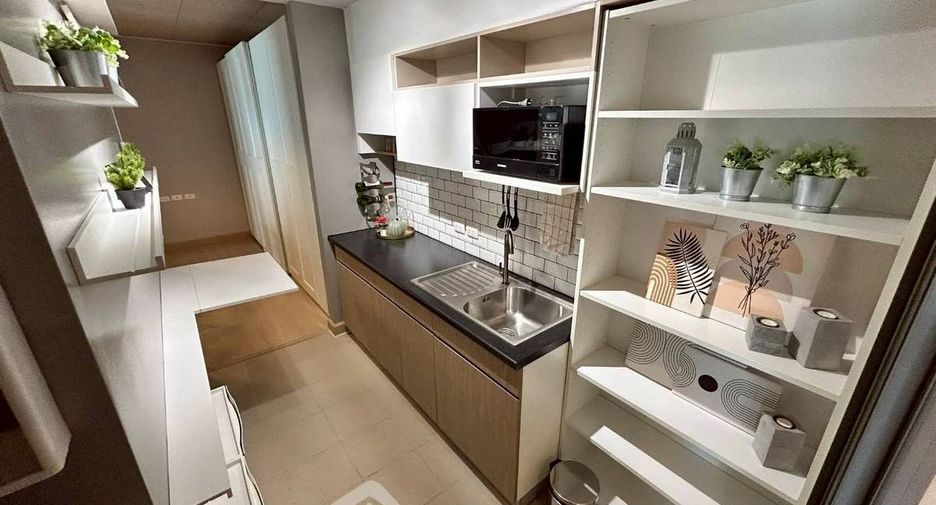 For rent 3 bedrooms condo in Huai Khwang, Bangkok