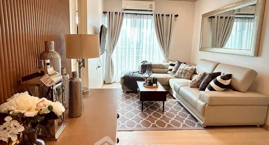 For rent 3 bedrooms condo in Huai Khwang, Bangkok