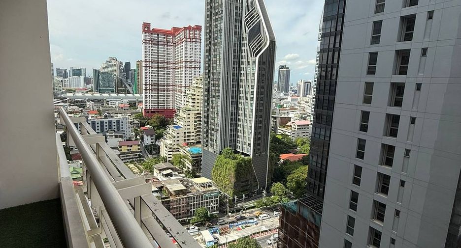 For rent 2 bedrooms condo in Ratchathewi, Bangkok