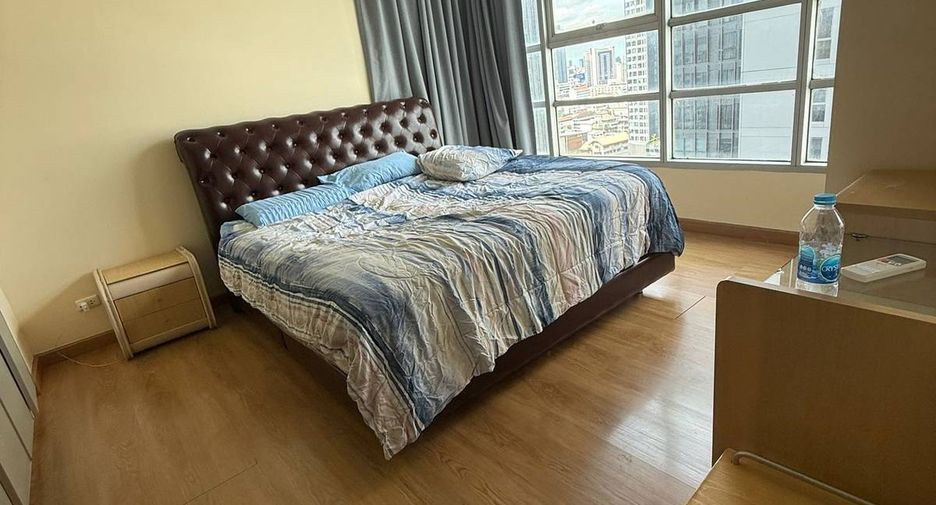 For rent 2 bedrooms condo in Ratchathewi, Bangkok