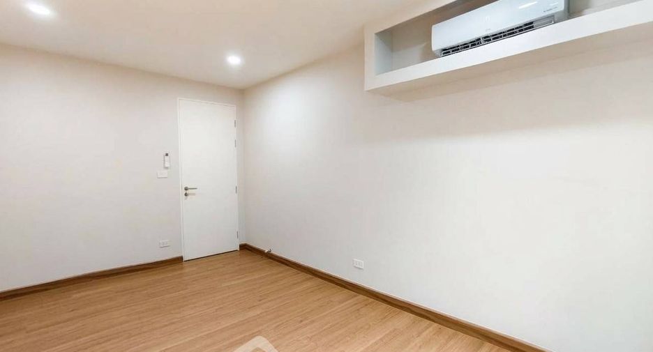 For sale 1 bed condo in Khlong Toei, Bangkok