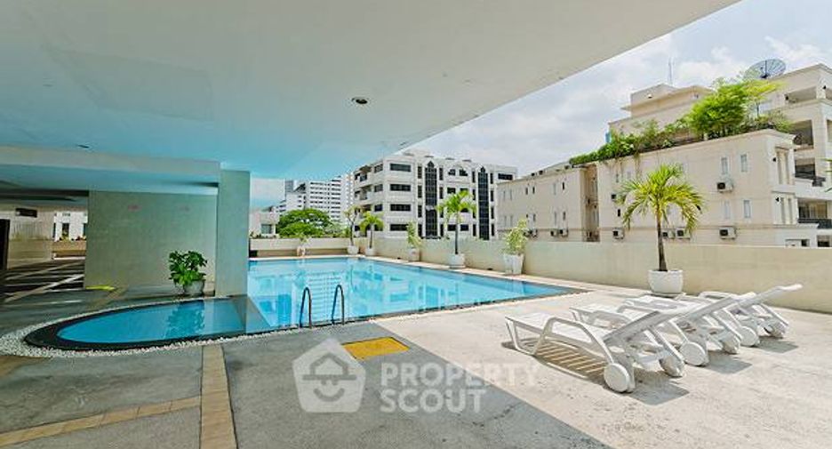 For sale 3 bedrooms condo in Watthana, Bangkok