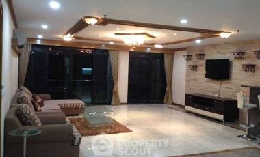 For sale 3 bedrooms condo in Watthana, Bangkok