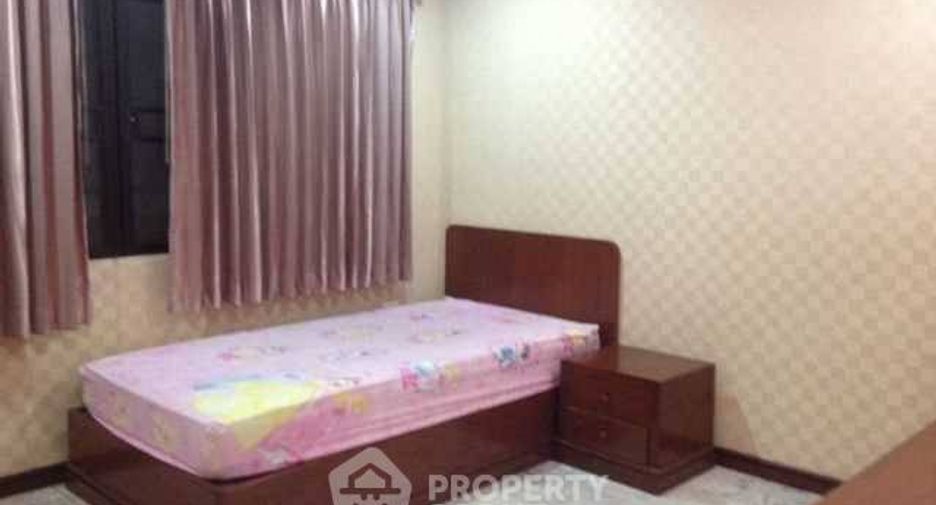 For sale 3 bedrooms condo in Watthana, Bangkok