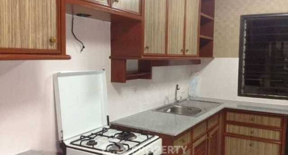 For sale 3 bedrooms condo in Watthana, Bangkok