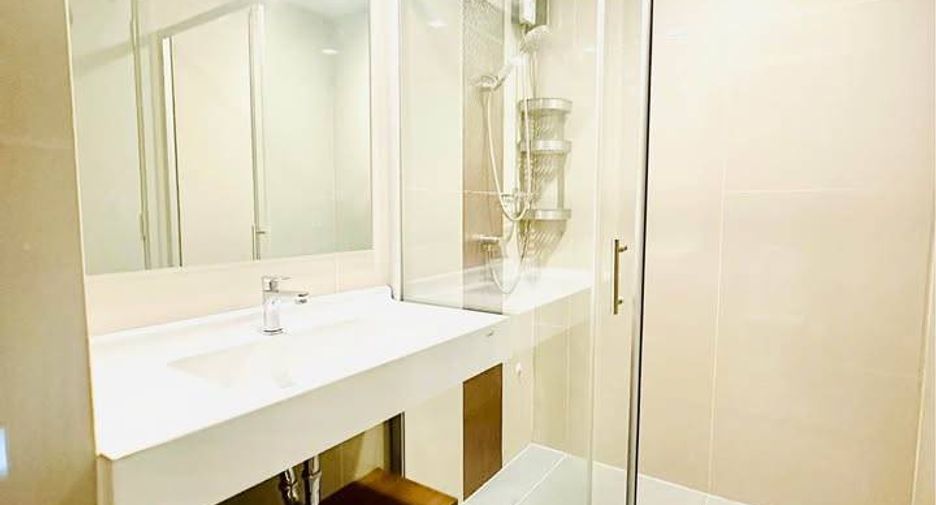 For sale 2 bedrooms condo in Phaya Thai, Bangkok