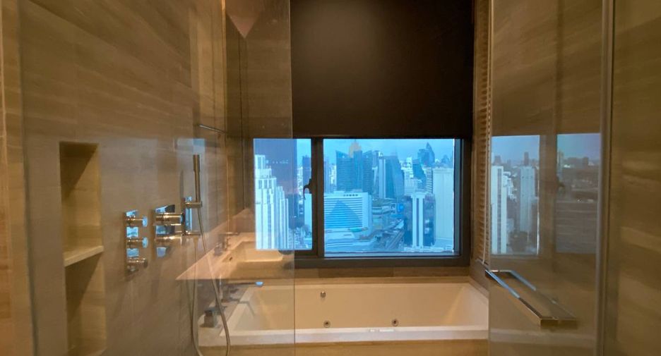 For sale 3 bedrooms condo in Khlong Toei, Bangkok