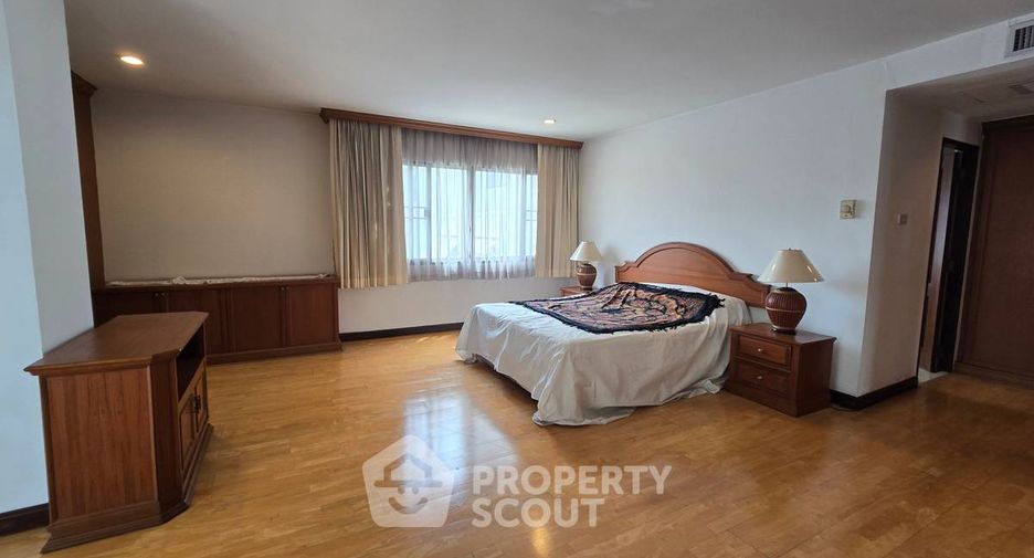 For sale 4 bedrooms condo in Yan Nawa, Bangkok
