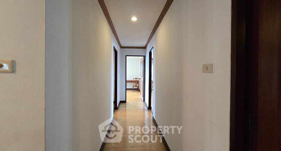 For sale 4 bedrooms condo in Yan Nawa, Bangkok