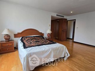 For sale 4 bedrooms condo in Yan Nawa, Bangkok