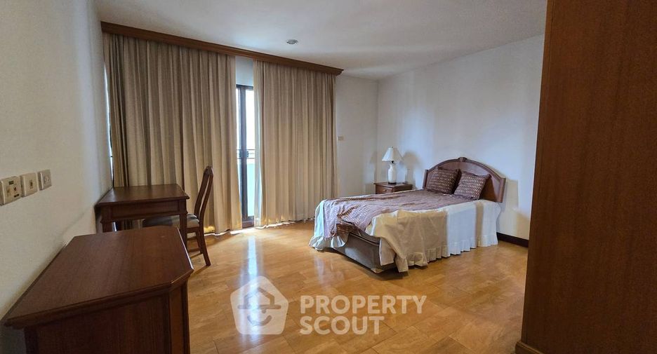 For sale 4 bedrooms condo in Yan Nawa, Bangkok