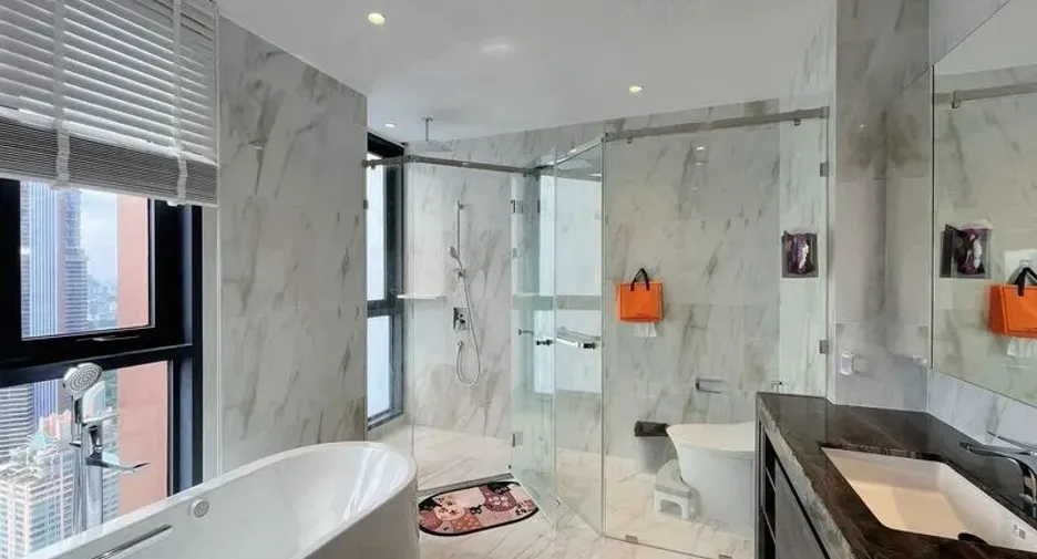 For rent 4 bedrooms condo in Sathon, Bangkok
