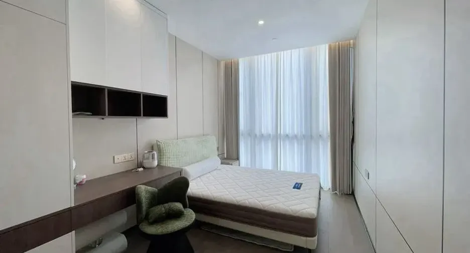 For rent 4 bedrooms condo in Sathon, Bangkok