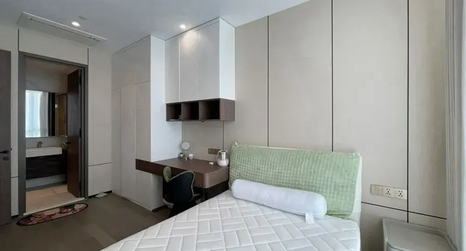 For rent 4 bedrooms condo in Sathon, Bangkok