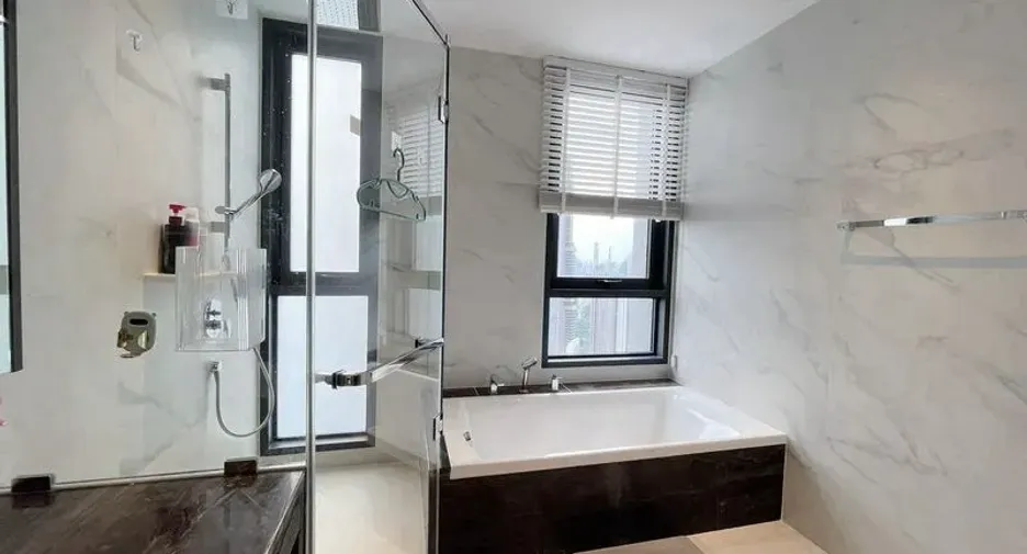 For rent 4 bedrooms condo in Sathon, Bangkok
