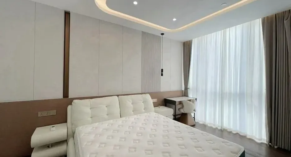 For rent 4 bedrooms condo in Sathon, Bangkok