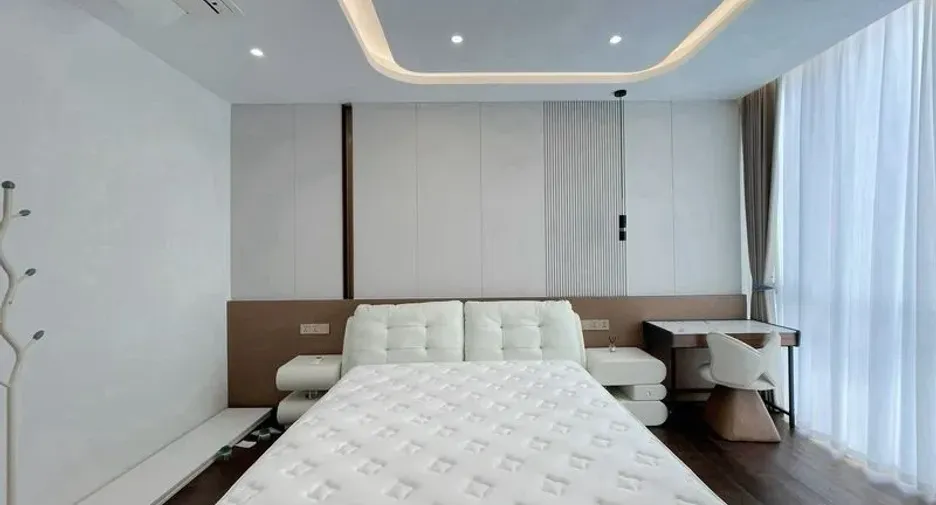 For rent 4 bedrooms condo in Sathon, Bangkok