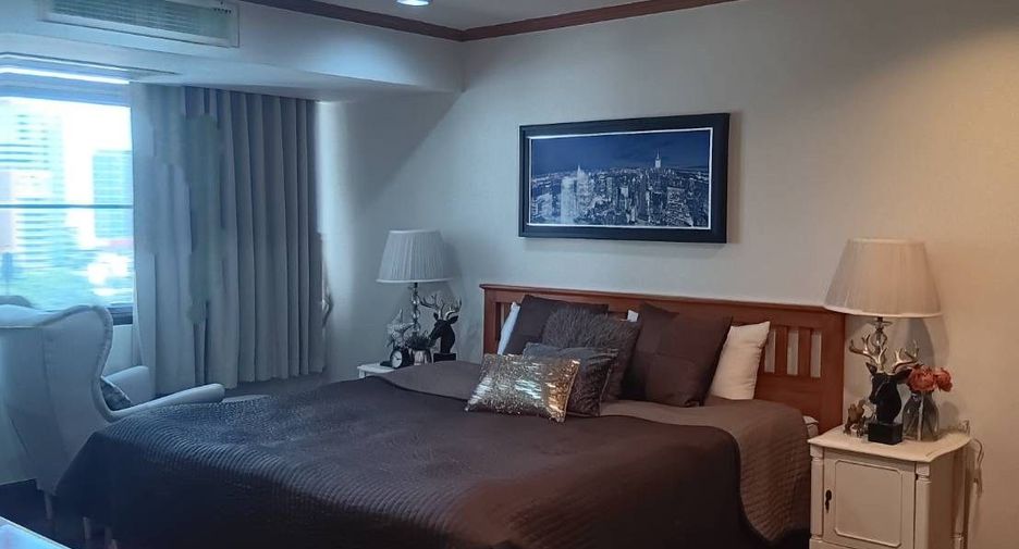 For rent 2 bedrooms condo in Watthana, Bangkok