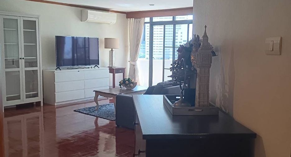 For rent 2 bedrooms condo in Watthana, Bangkok