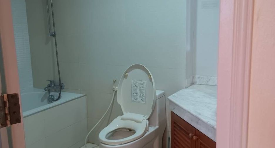 For rent 2 bedrooms condo in Watthana, Bangkok
