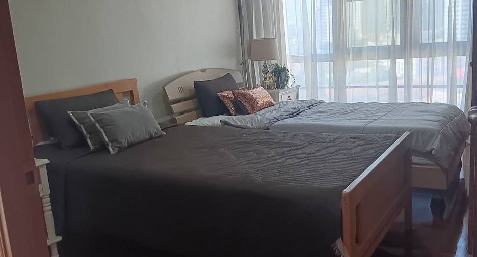 For rent 2 bedrooms condo in Watthana, Bangkok