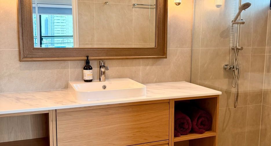For rent 2 bedrooms condo in Watthana, Bangkok