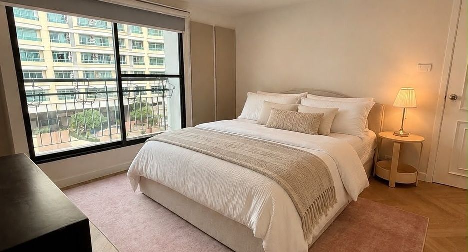 For rent 2 bedrooms condo in Watthana, Bangkok