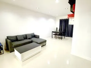 For rent 3 bedrooms townhouse in Mueang Chiang Mai, Chiang Mai