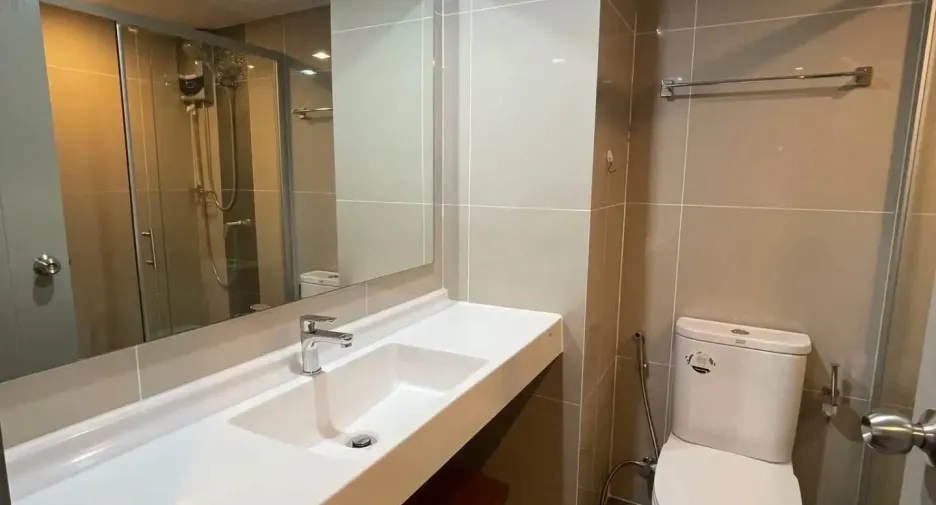 For rent 1 bed condo in Bang Kapi, Bangkok