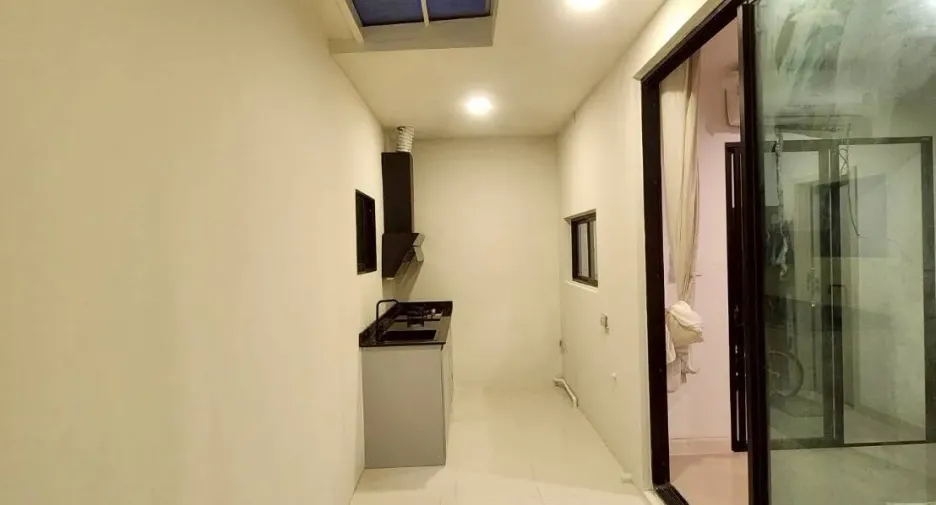For rent 3 bedrooms house in Saphan Sung, Bangkok