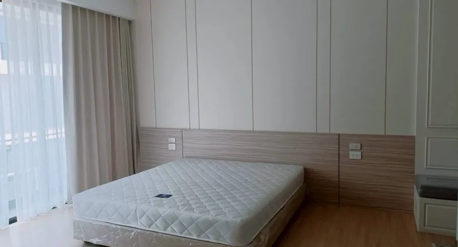 For rent 3 bedrooms house in Saphan Sung, Bangkok