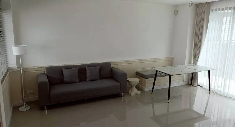 For rent 3 bedrooms house in Saphan Sung, Bangkok