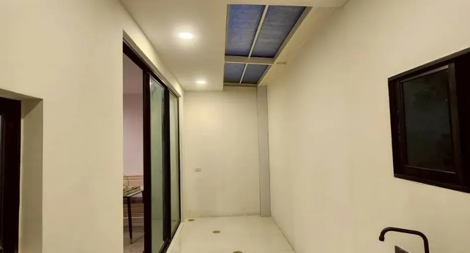 For rent 3 bedrooms house in Saphan Sung, Bangkok
