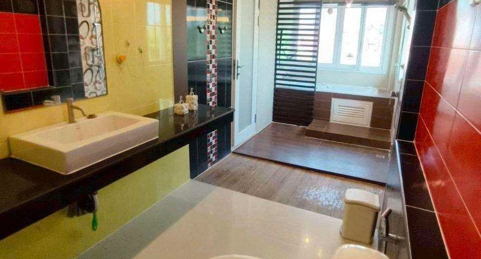 For rent 4 bedrooms house in Saraphi, Chiang Mai
