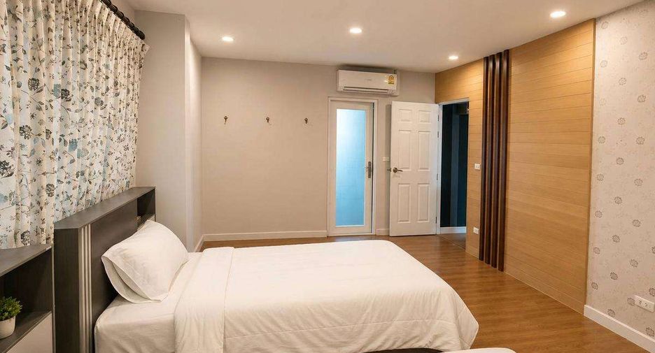 For rent 4 bedrooms house in Saraphi, Chiang Mai