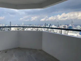 Wohnung zur Miete mit 4 Zimmer in Khlong Toei, Bangkok