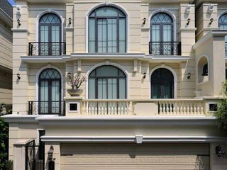 For sale 4 bedrooms townhouse in Watthana, Bangkok