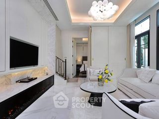 For sale 4 bedrooms townhouse in Watthana, Bangkok